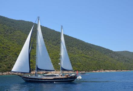 yacht Blue Heaven