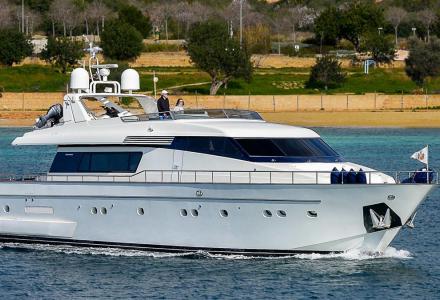 yacht Antares