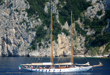 yacht Deva