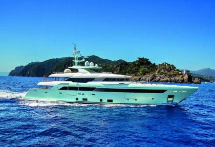 yacht Latona