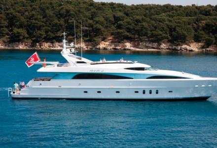 yacht Strega