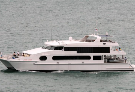 yacht White Rabbit C