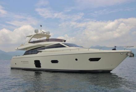 yacht Ferretti 720