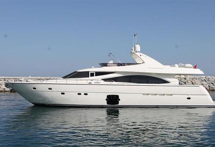 yacht Macondo