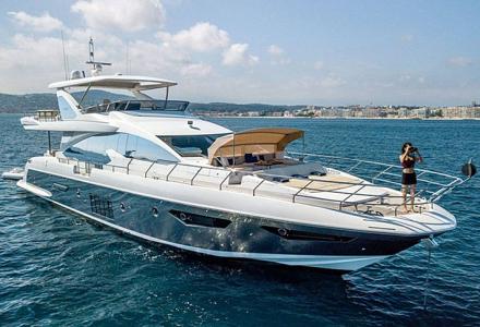 yacht Invictus