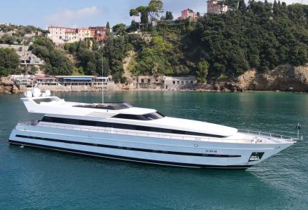 yacht Ixia