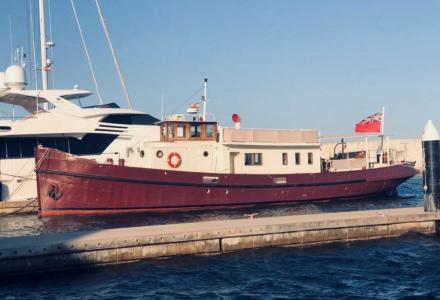 yacht Akai Sango