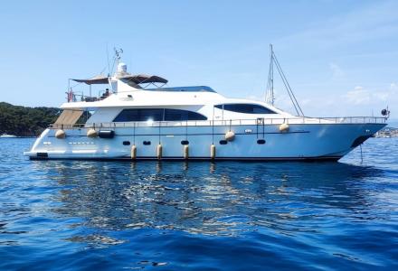 yacht Serendipity Blue