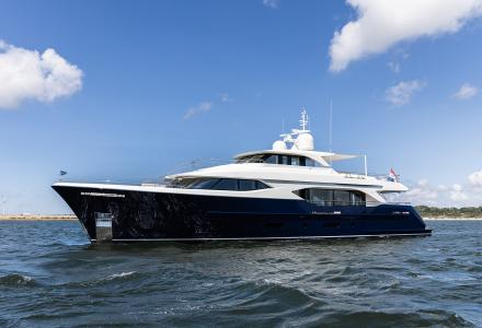 yacht Moonen 110 Mustique