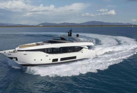 yacht Four Joys