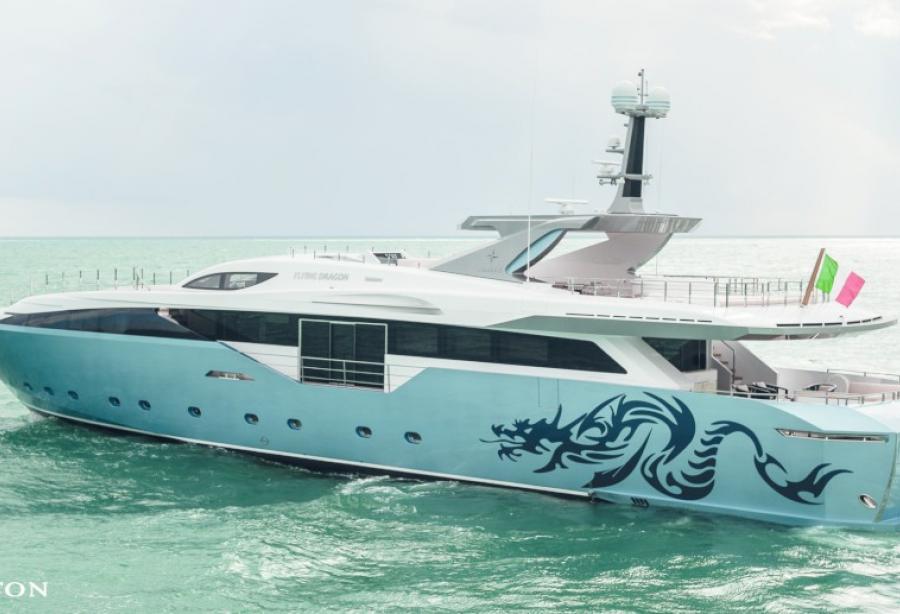 yacht Flying Dragon