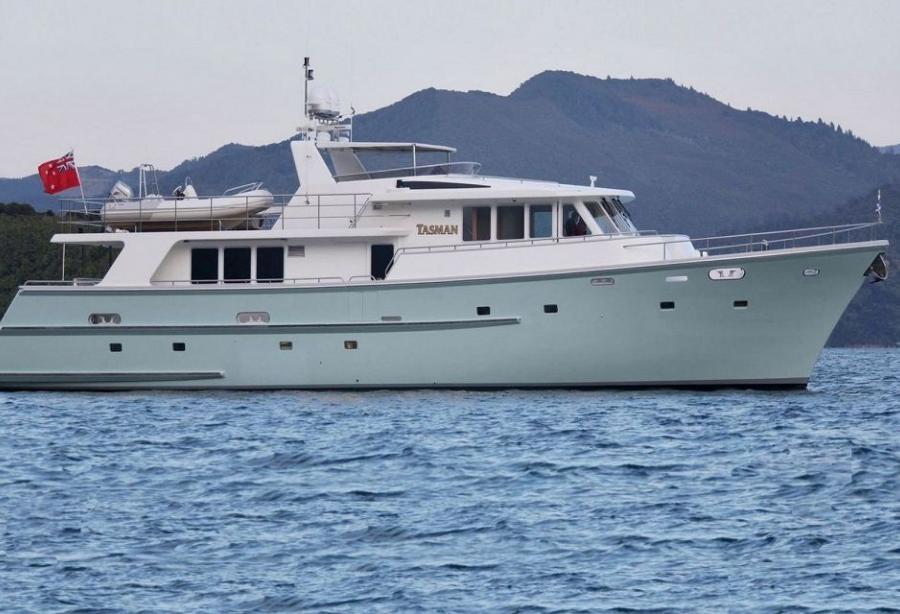 yacht Tasman