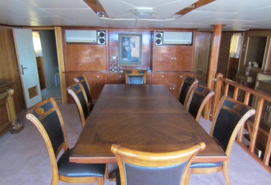 yacht Eliki