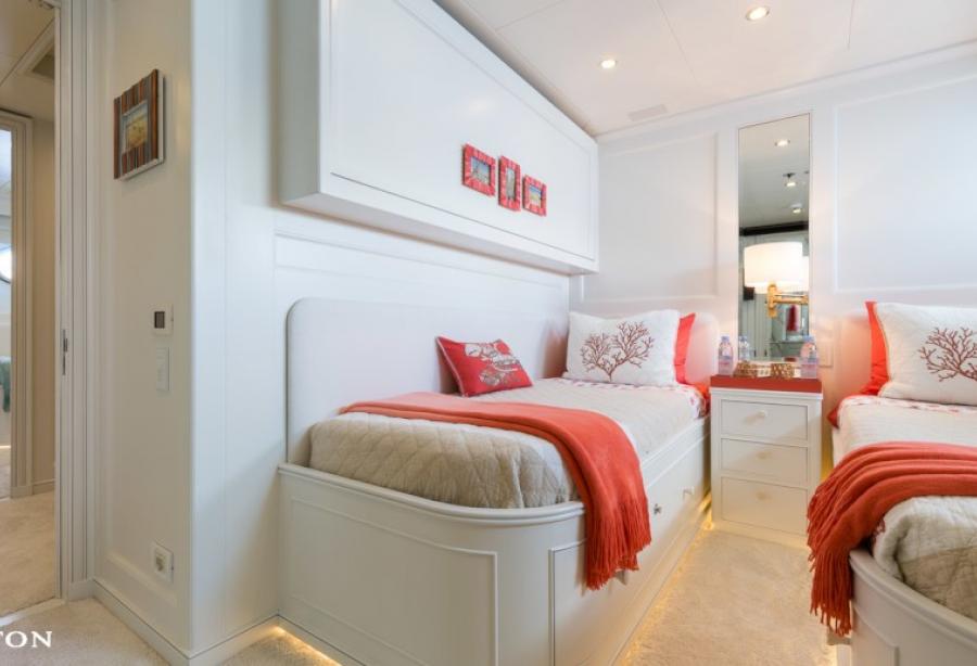 yacht Bina