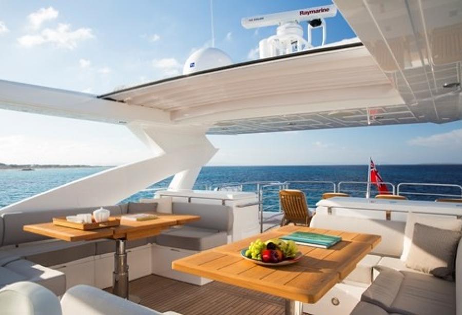 yacht Porthos Sans Abri
