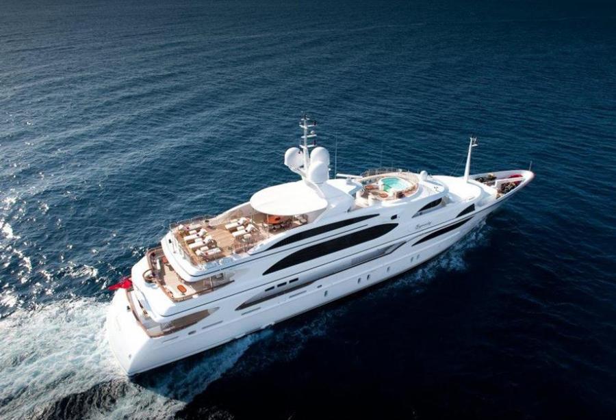 yacht Idyllic