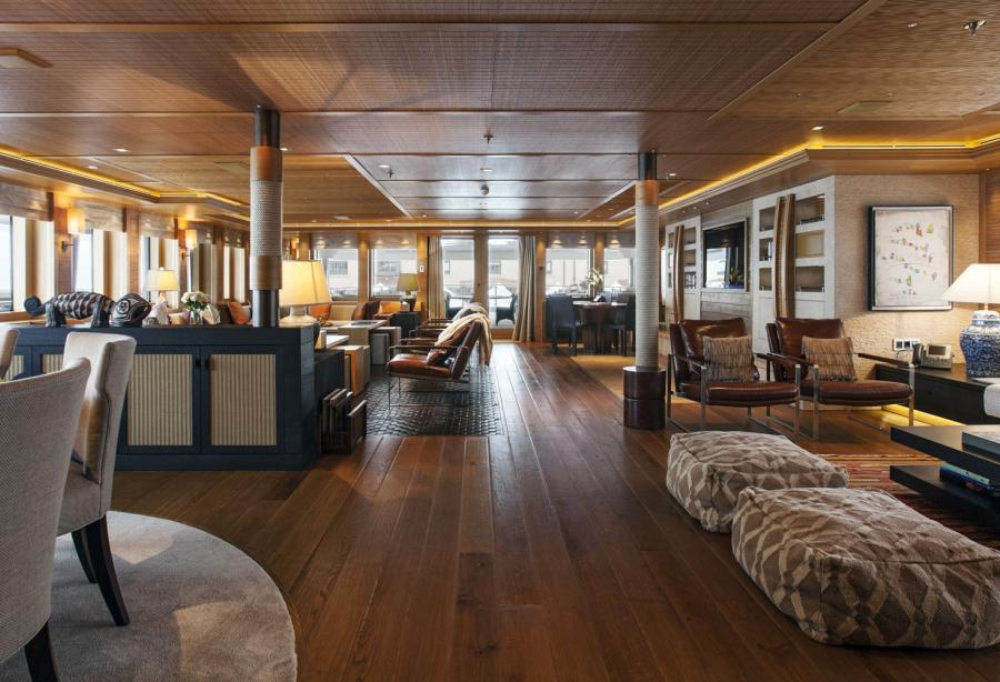 yacht Naia