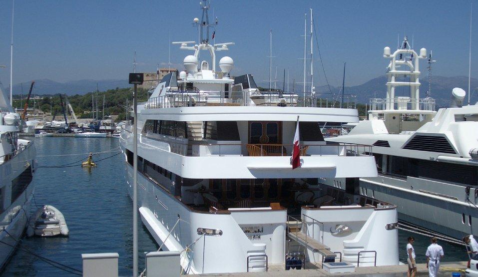 yacht Alwaeli