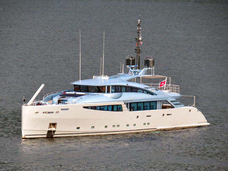 yacht Queen Alla
