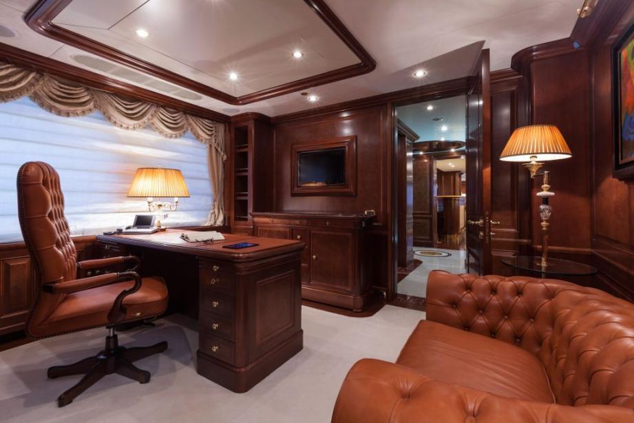 yacht Incal