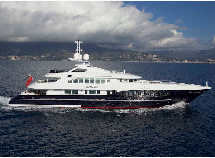 yacht Atina