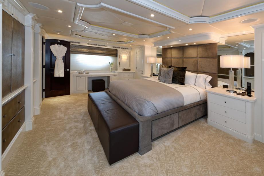 yacht Nicole Evelyn