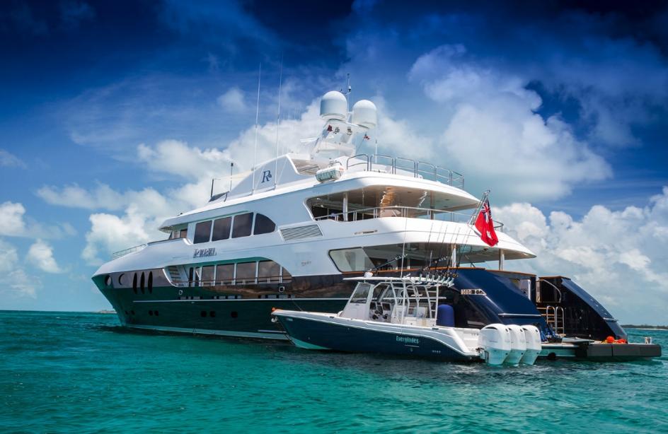 yacht Nicole Evelyn