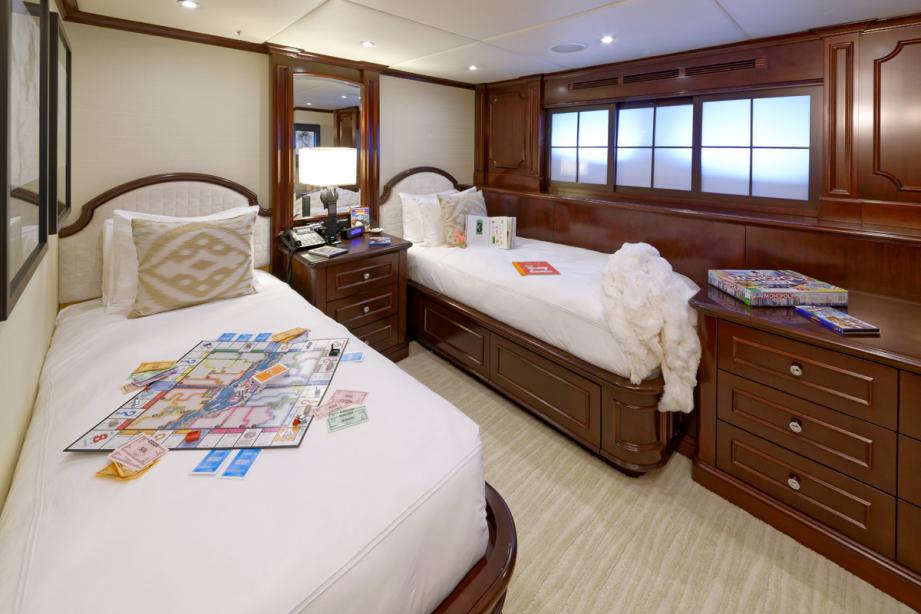 yacht Nicole Evelyn