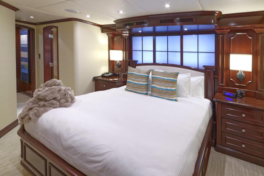 yacht Nicole Evelyn