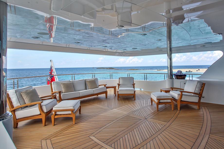 yacht Nicole Evelyn