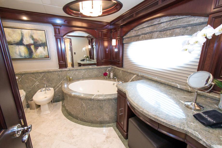 yacht Nicole Evelyn