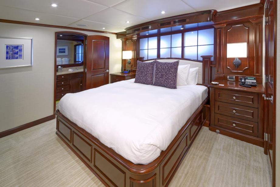yacht Nicole Evelyn