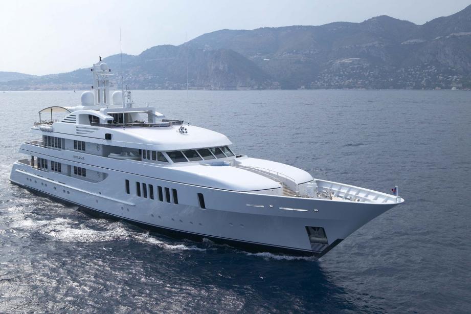 yacht Samadhi
