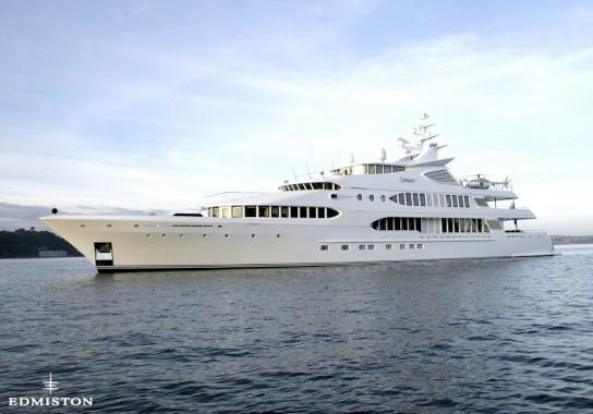 yacht Samar