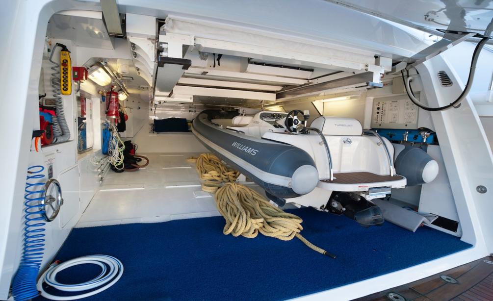 yacht Asteri