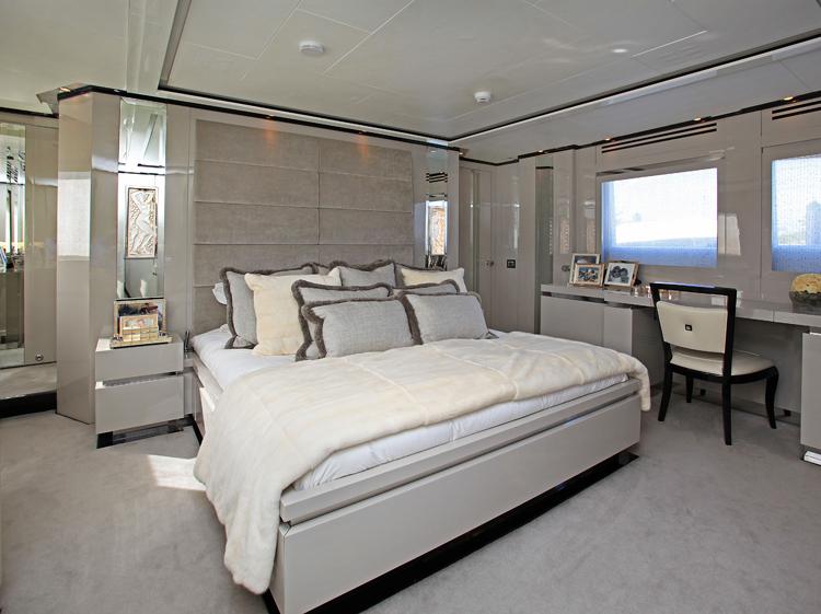 yacht Sealyon