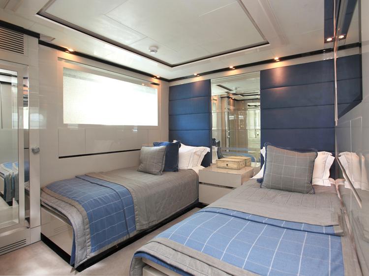 yacht Sealyon