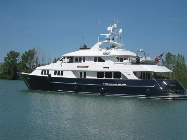 yacht Bella Una