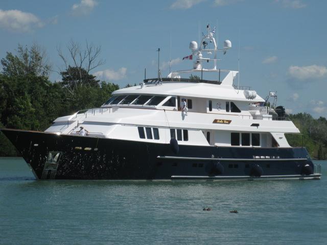 yacht Bella Una