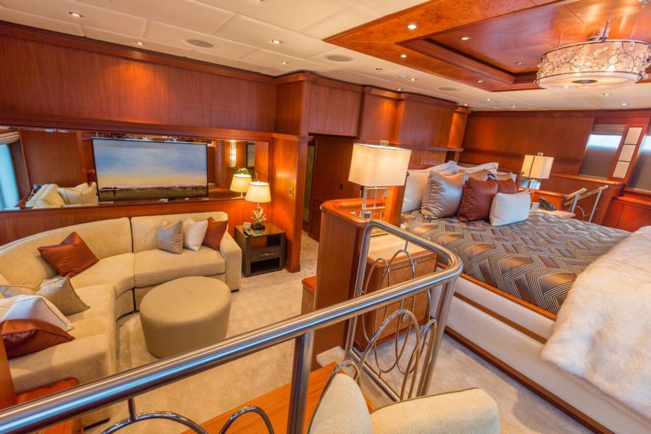 yacht Skyfall