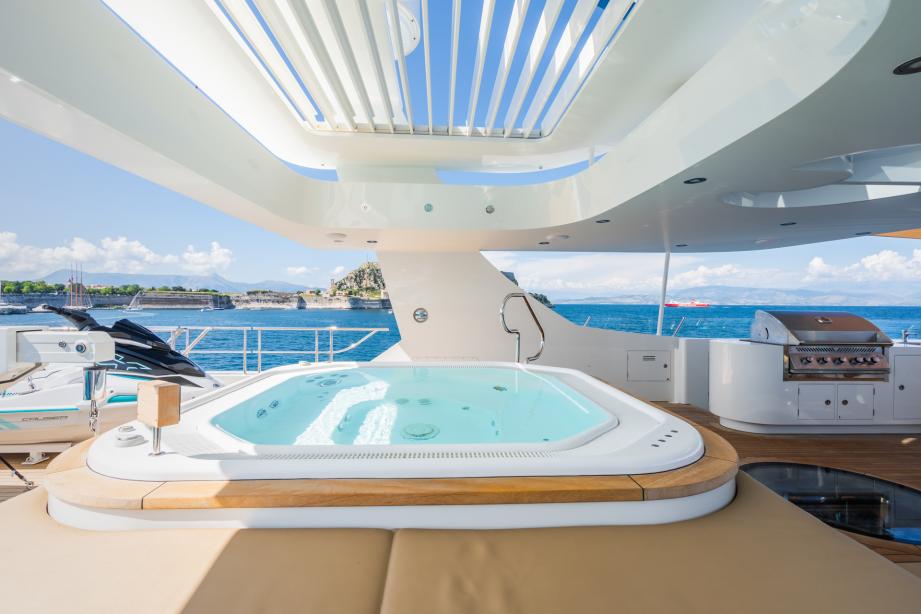 yacht Serenity