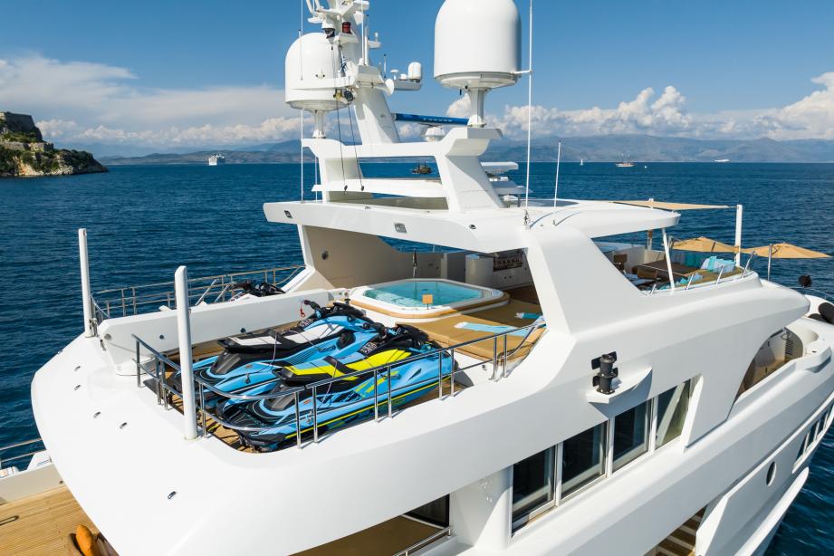 yacht Serenity