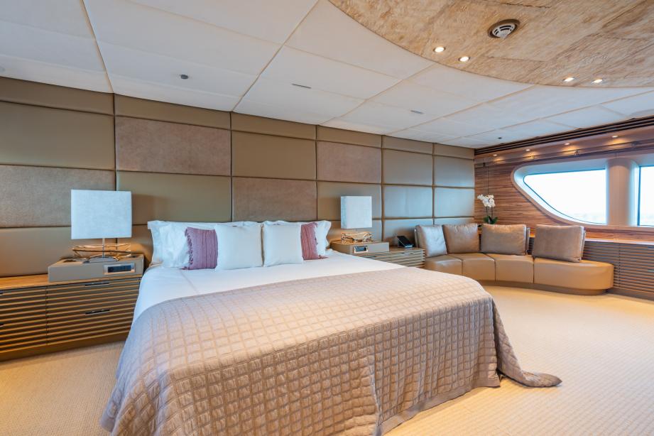 yacht Serenity