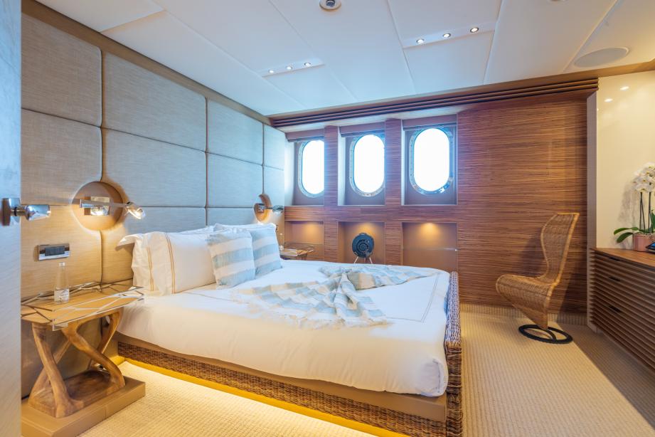 yacht Serenity