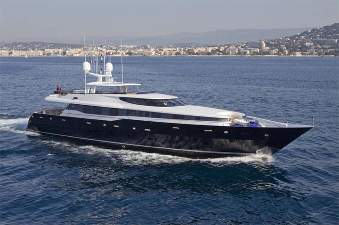 yacht Batai