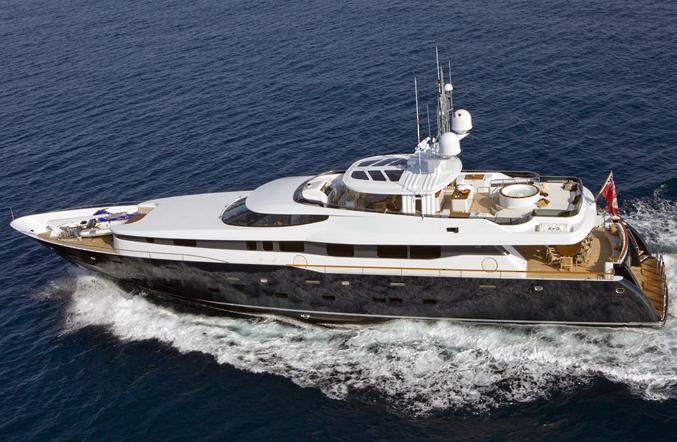 yacht Batai