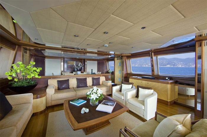 yacht Batai