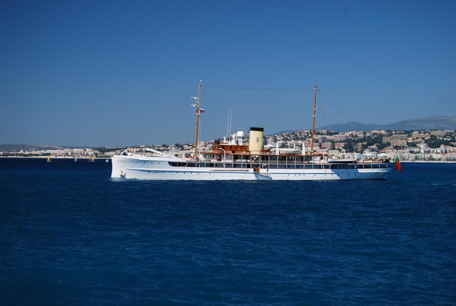 yacht SS Delphine