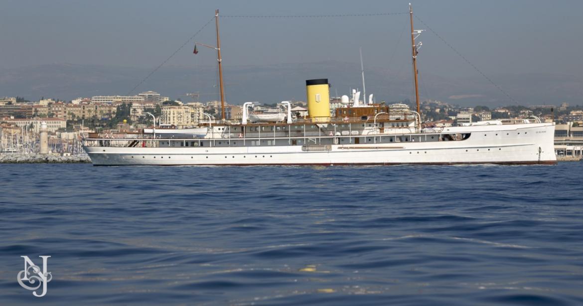 yacht SS Delphine