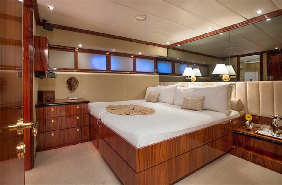 yacht Sweet Escape